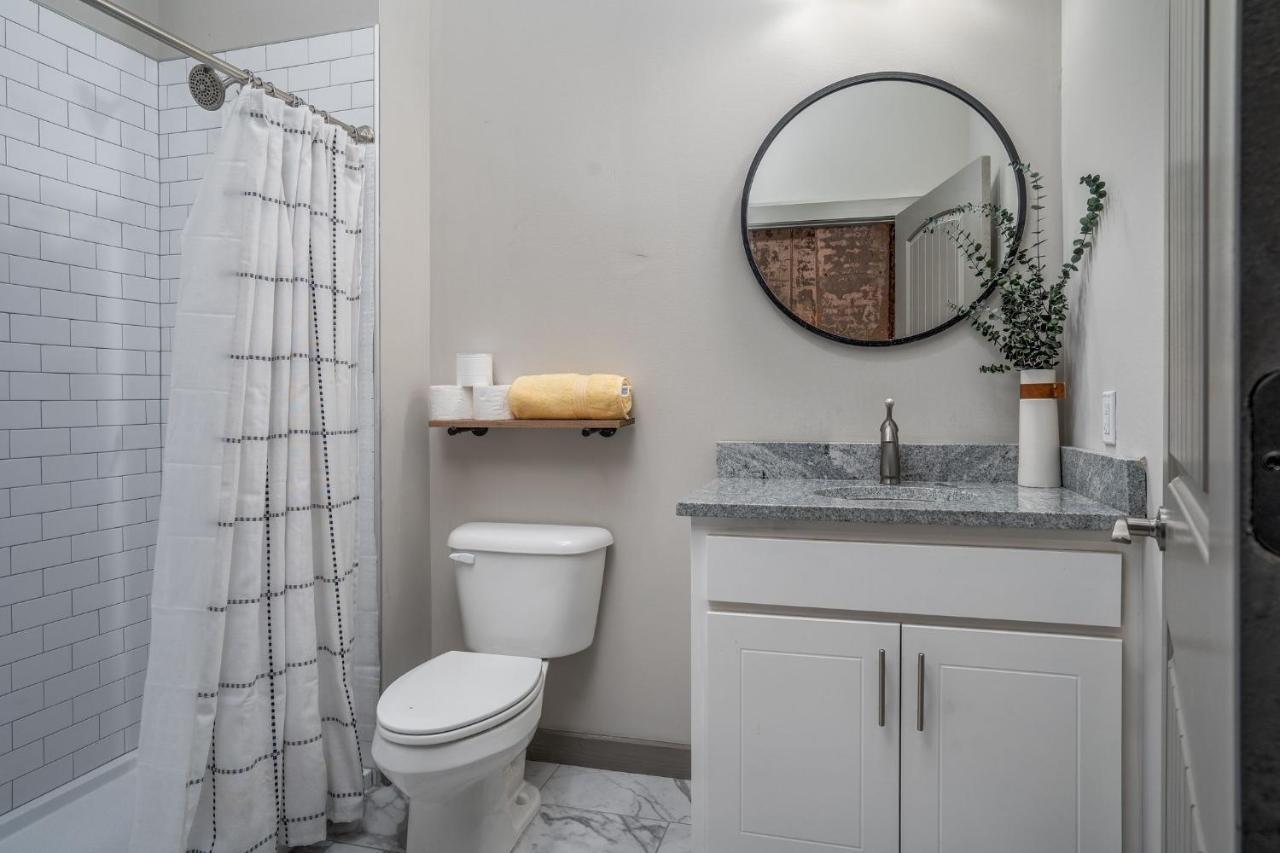 The Davis Lofts At Main Street - Unit 2B Appartement Rocky Mount Buitenkant foto